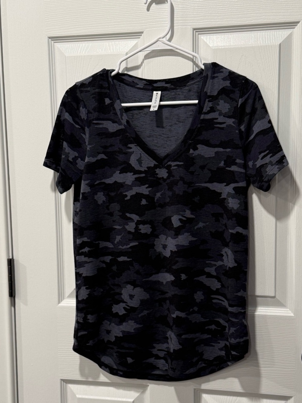 Athleta Women’s Black Camo V-Neck Tee